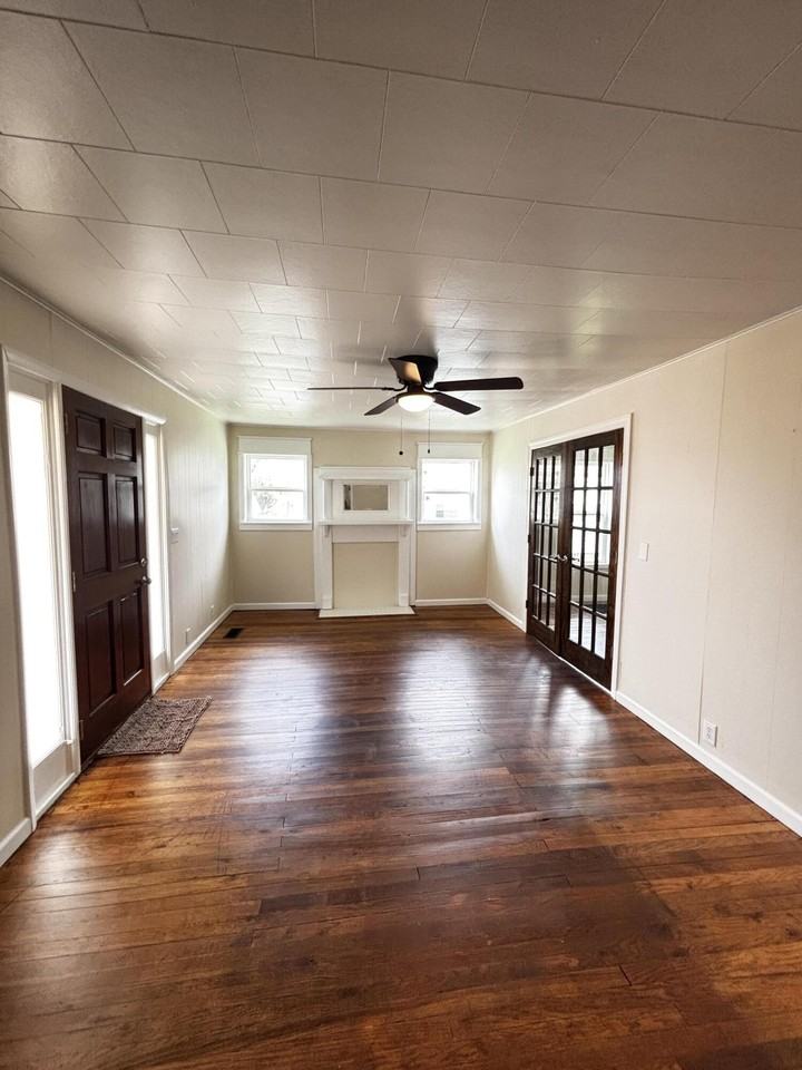 1100 Elm Ave - Photo 3 of 17