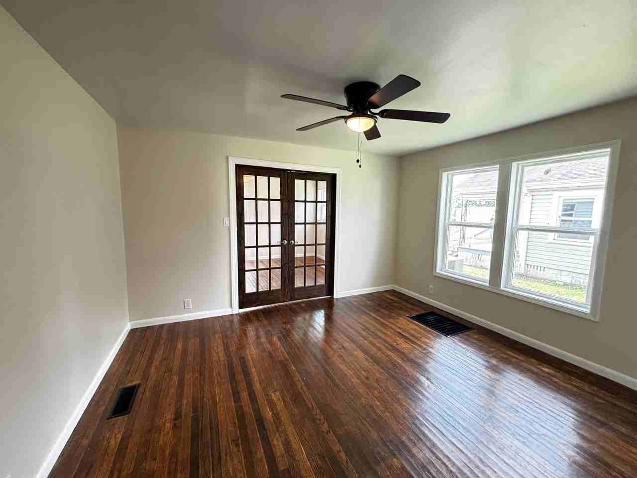 1100 Elm Ave - Photo 4 of 17