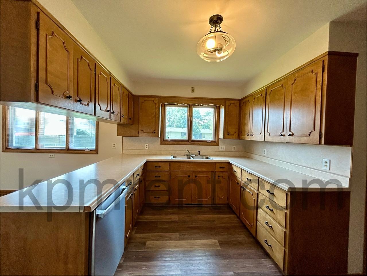 720 Poplar St #1 - Photo 3 of 17