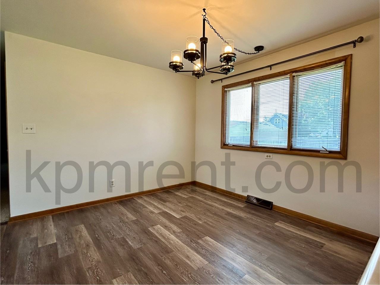 720 Poplar St #1 - Photo 5 of 17