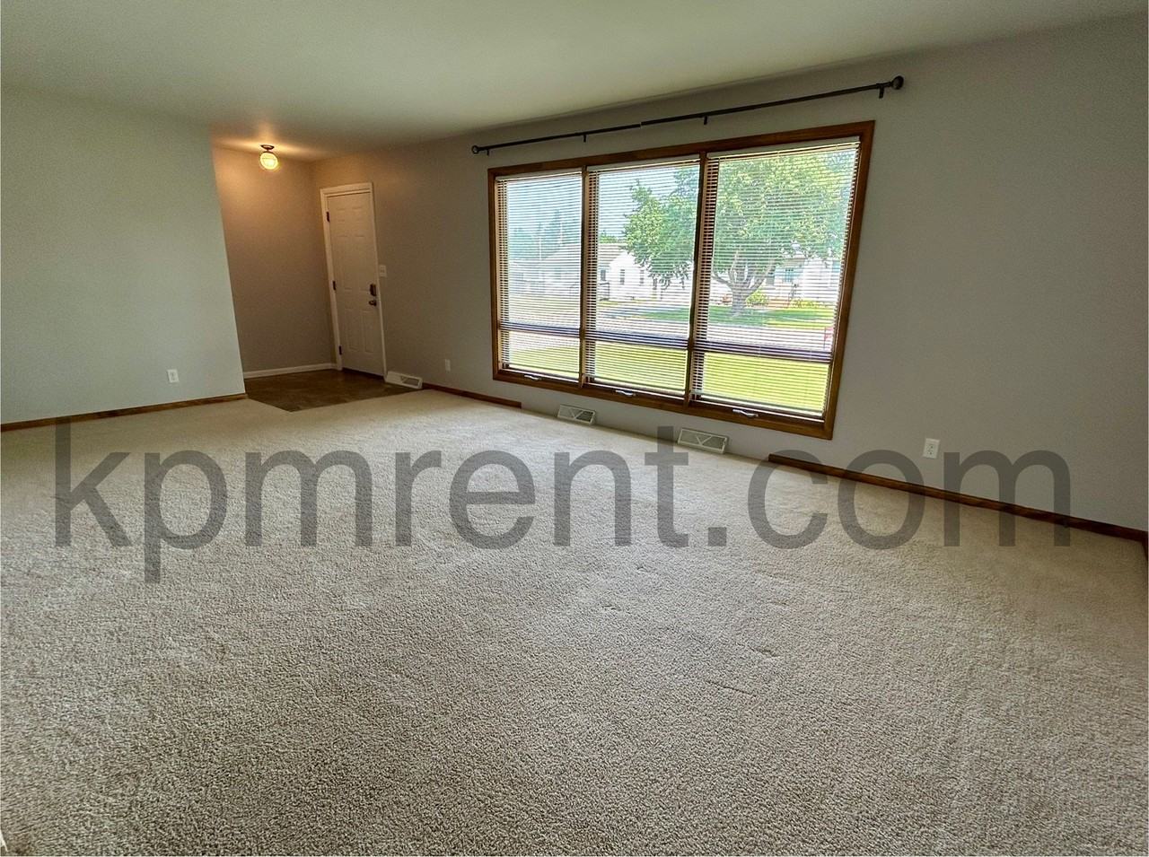 720 Poplar St #1 - Photo 7 of 17