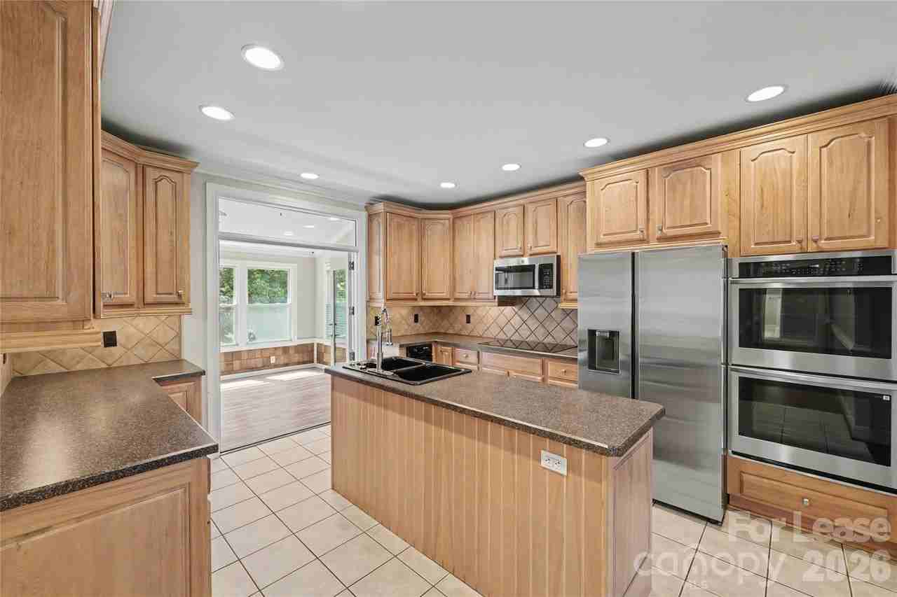 2545 Rea Rd - Photo 3 of 48