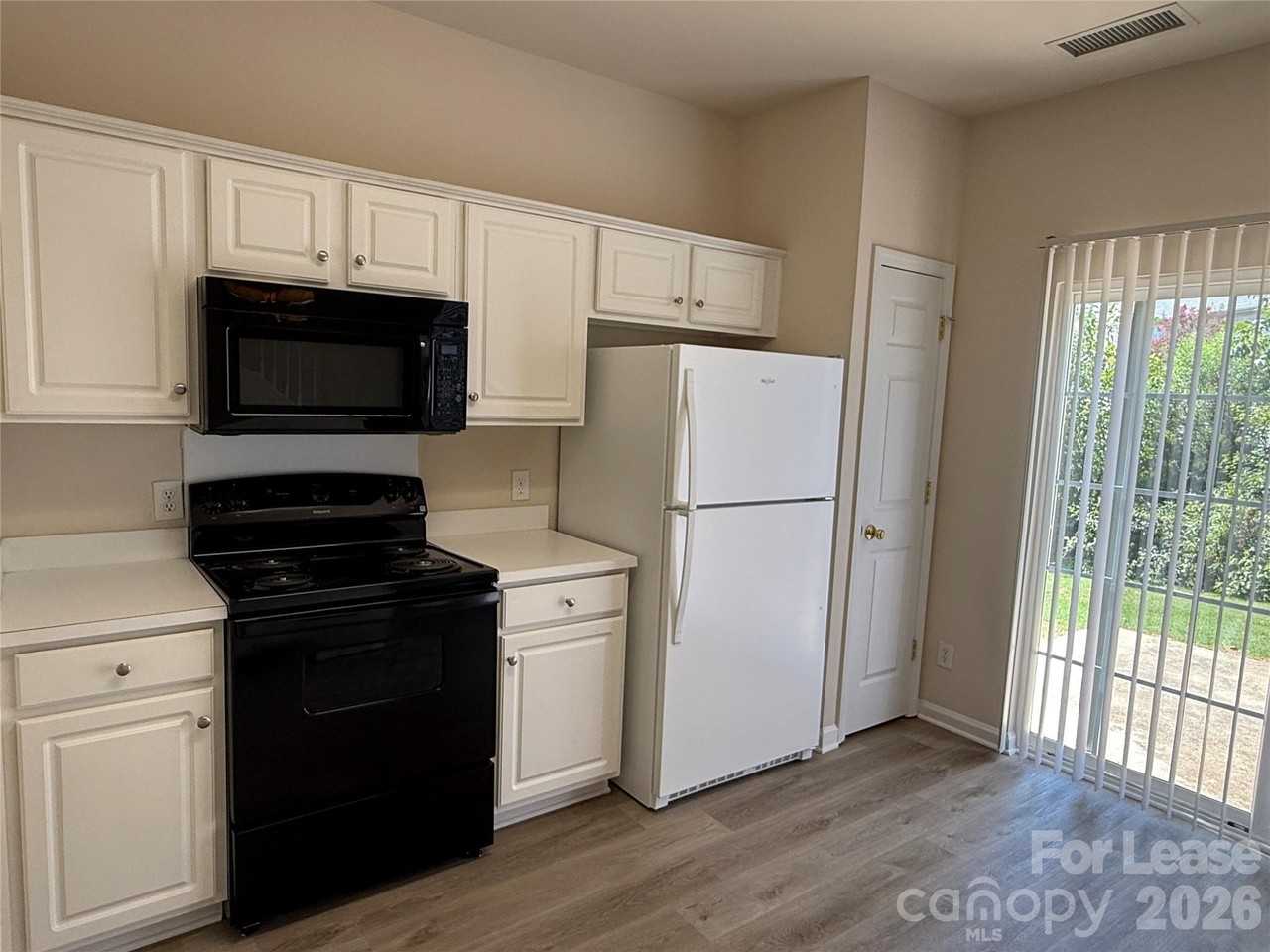 2146 Mckenzie Creek Dr - Photo 6 of 17