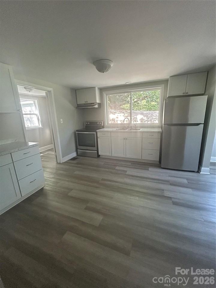 634 Mckee St - Photo 2 of 5