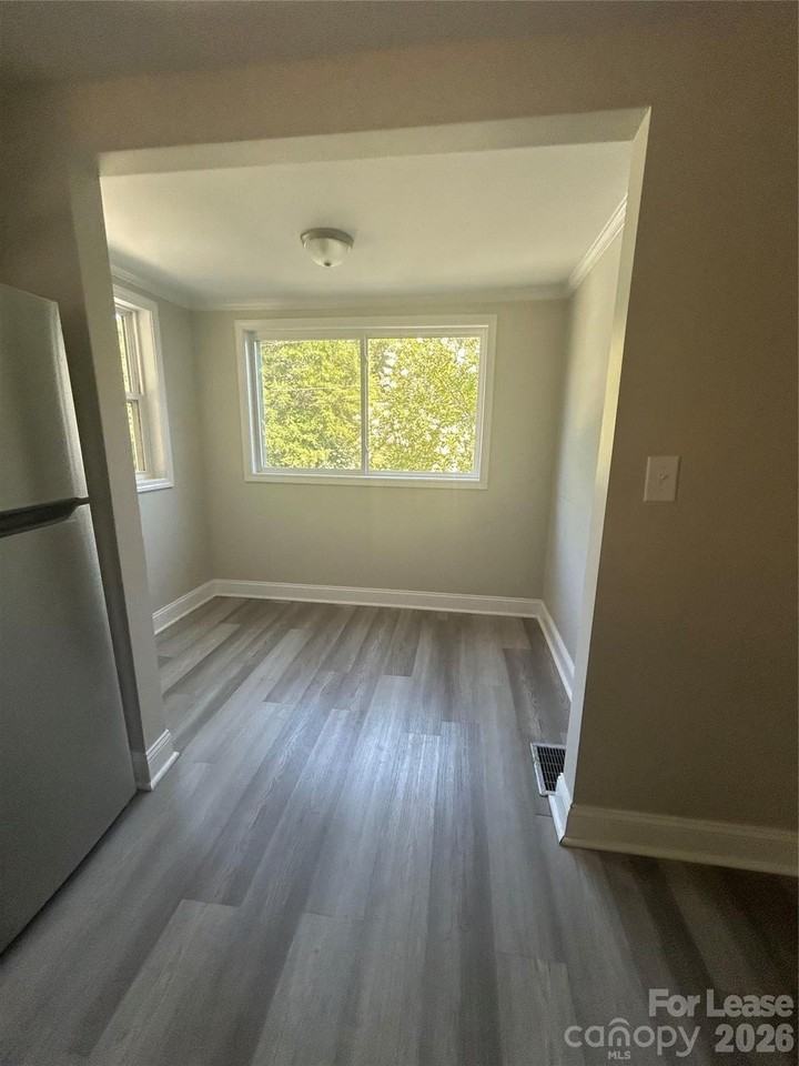 634 Mckee St - Photo 3 of 5