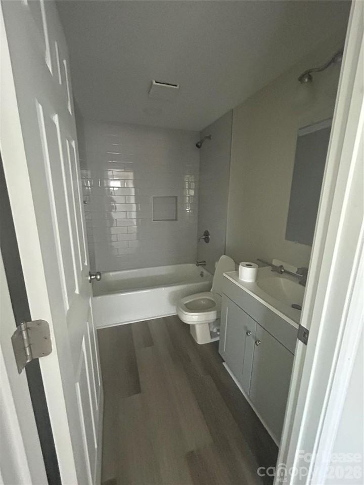 634 Mckee St - Photo 4 of 5