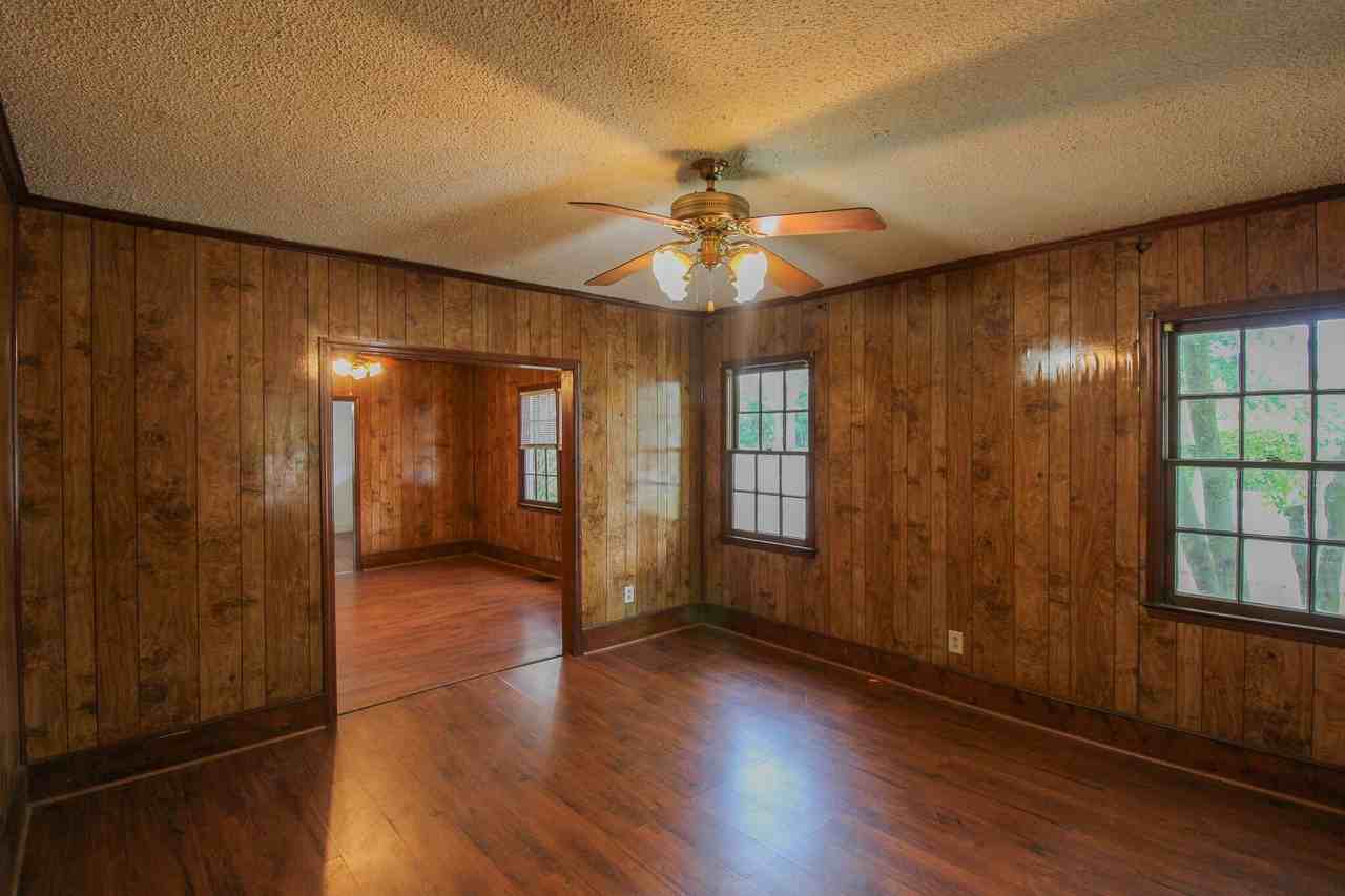 211 W Poplar St #A - Photo 3 of 20