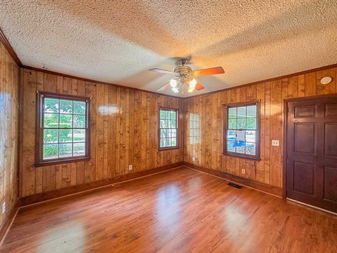 211 W Poplar St #A - Photo 4 of 20