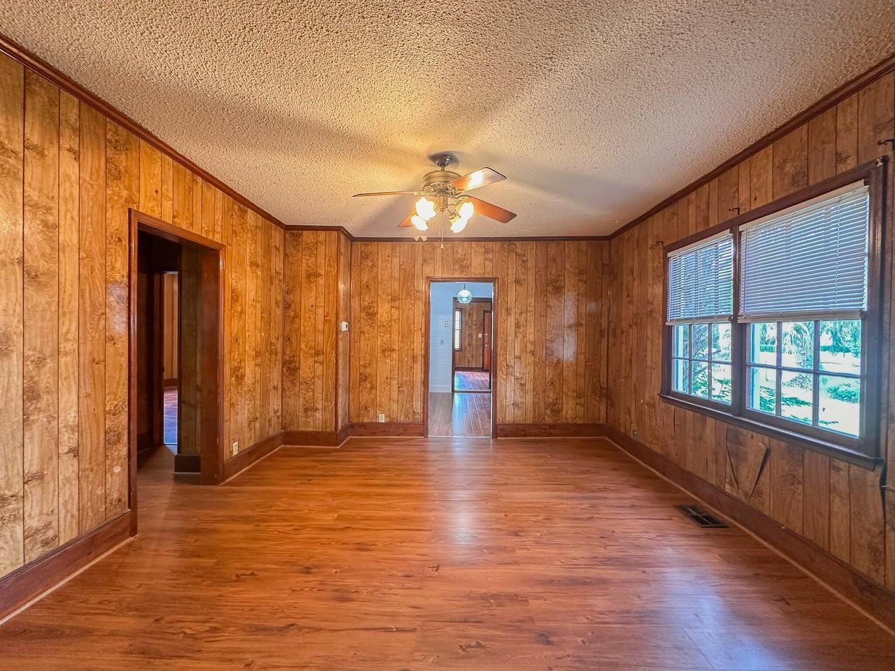 211 W Poplar St #A - Photo 5 of 20