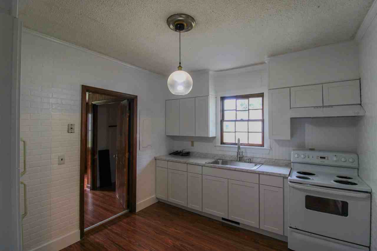 211 W Poplar St #A - Photo 7 of 20