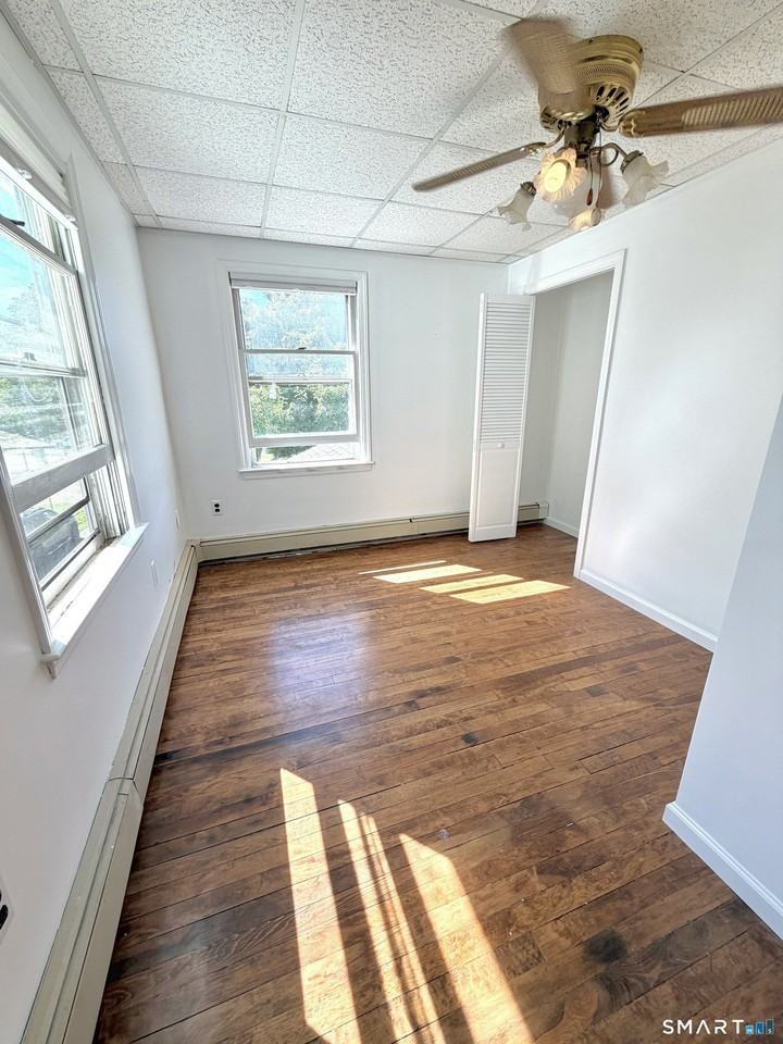 460 Stonybrook Rd - Photo 2 of 5