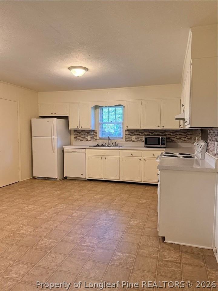 1610 Diplomat Dr - Photo 5 of 17