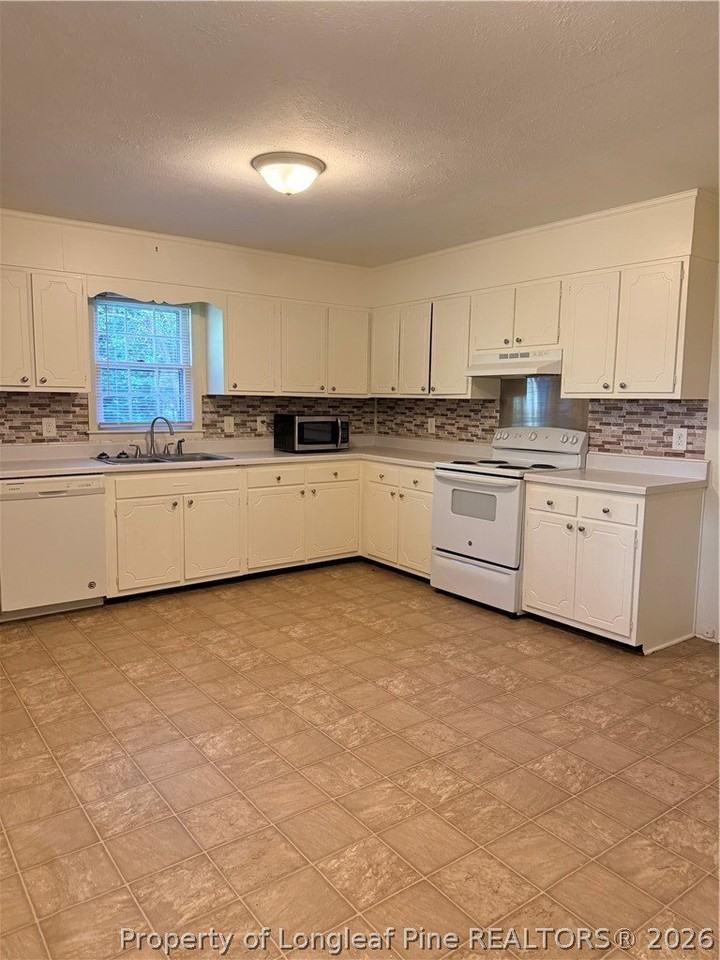 1610 Diplomat Dr - Photo 6 of 17