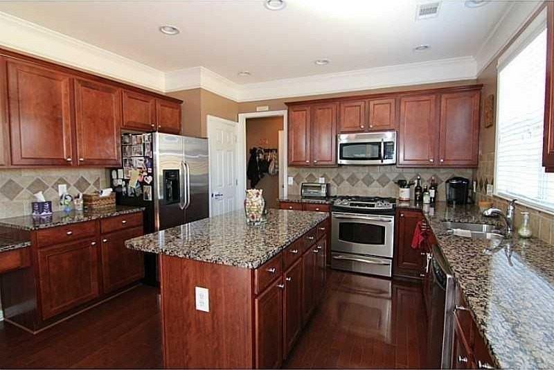 203 Glenwood Dr - Photo 2 of 22