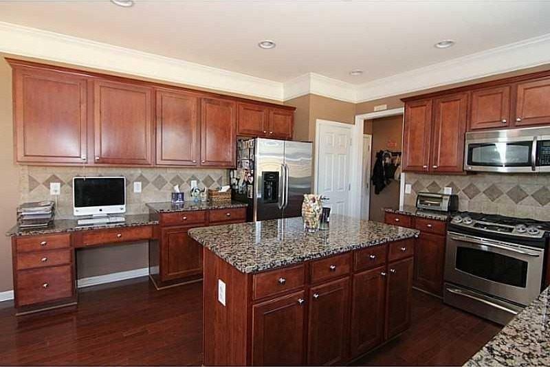 203 Glenwood Dr - Photo 3 of 22