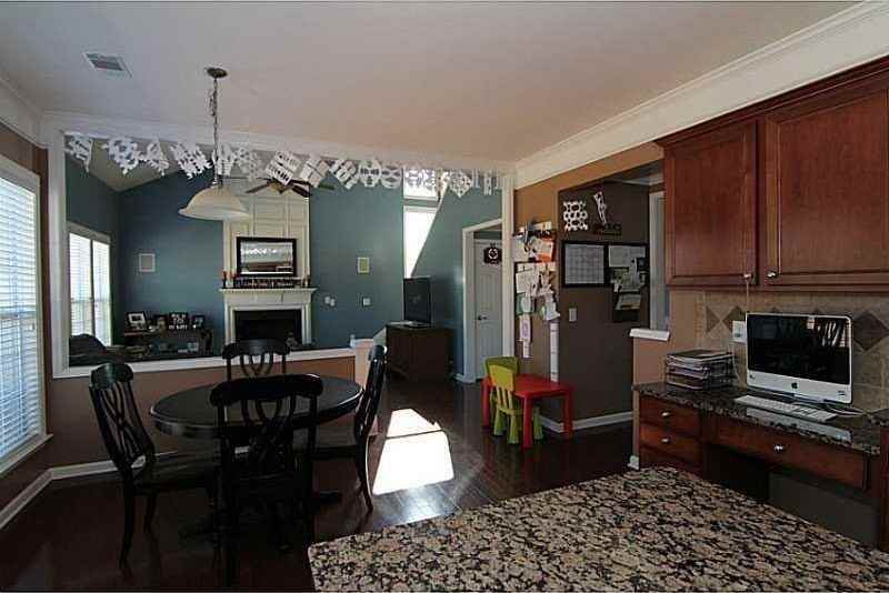 203 Glenwood Dr - Photo 4 of 22