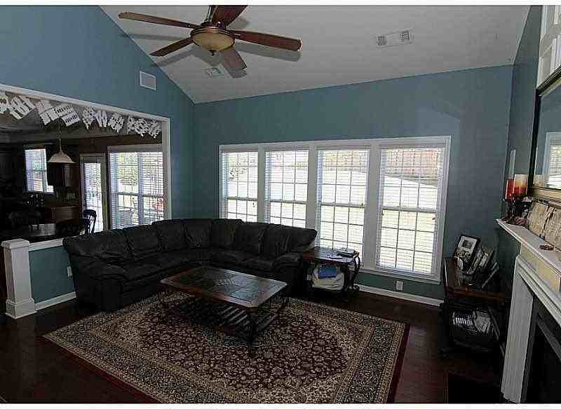 203 Glenwood Dr - Photo 6 of 22
