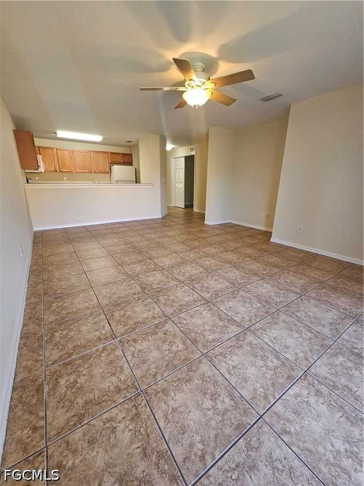 490 Bell Blvd S - Photo 4 of 11