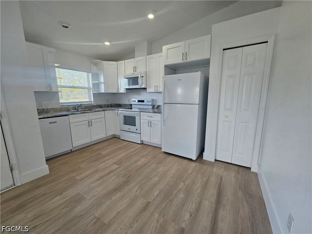 1247 Bacon Ave #B - Photo 4 of 10