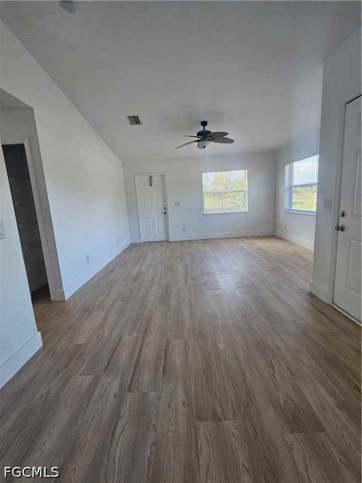 1247 Bacon Ave #B - Photo 5 of 10