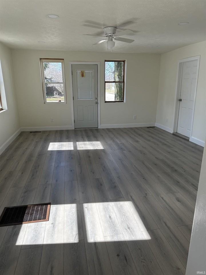 520 N Maple St - Photo 2 of 11