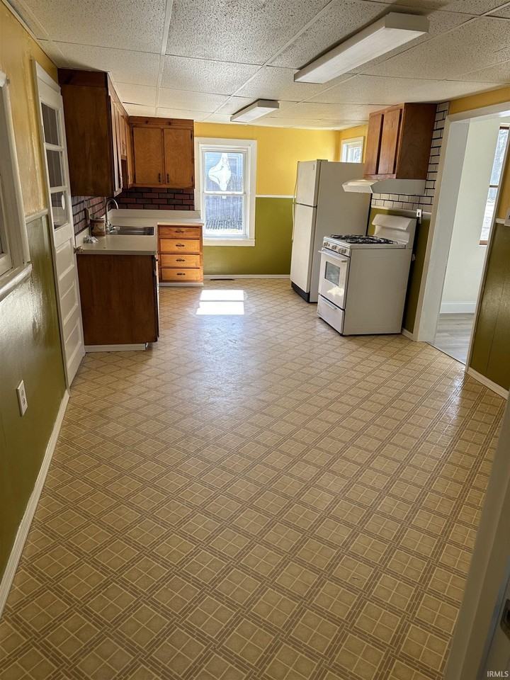 520 N Maple St - Photo 4 of 11