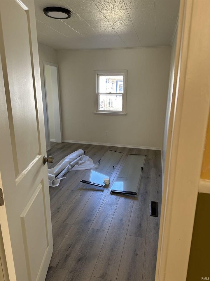 520 N Maple St - Photo 5 of 11