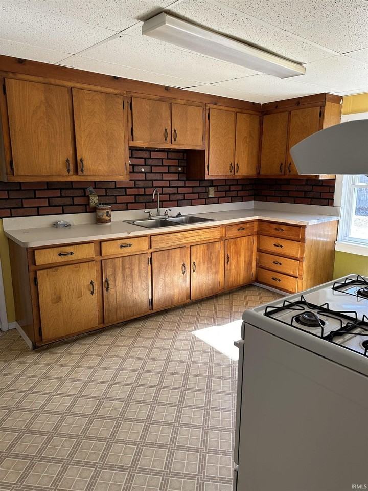 520 N Maple St - Photo 6 of 11