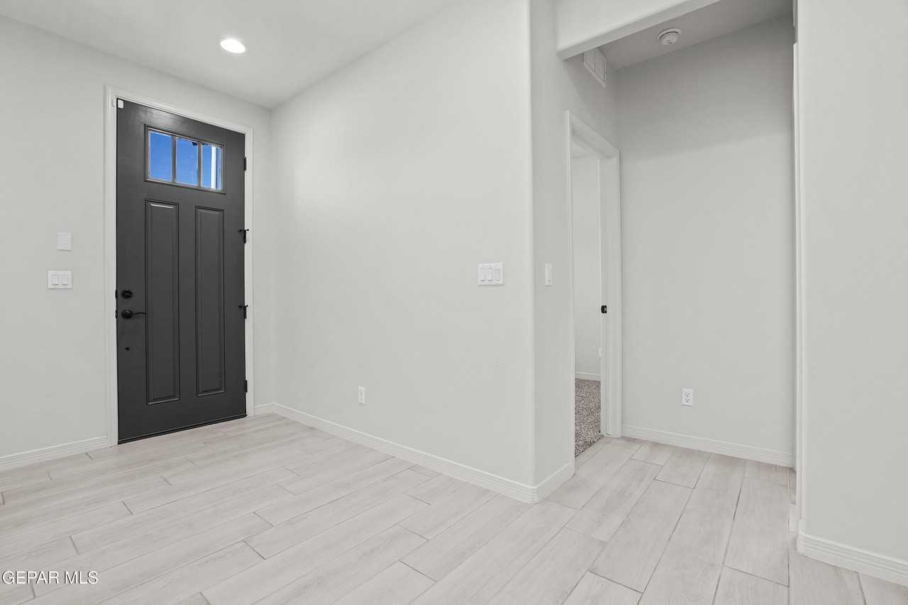 5856 Kobe Bryant St - Photo 5 of 30