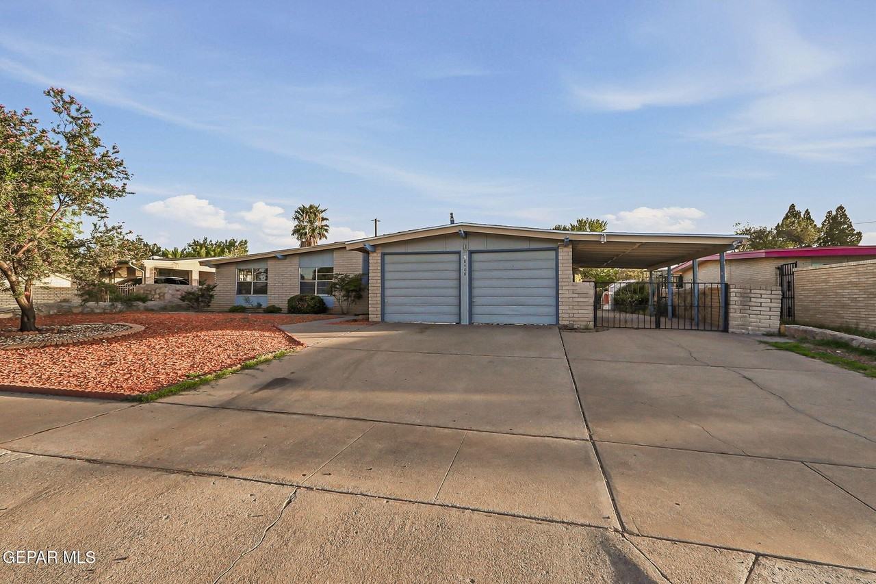 8408 Mineola Dr - Photo 3 of 34