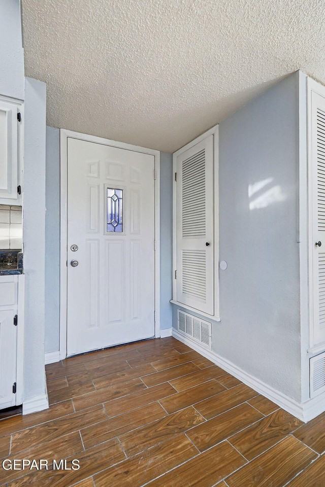 8408 Mineola Dr - Photo 5 of 34