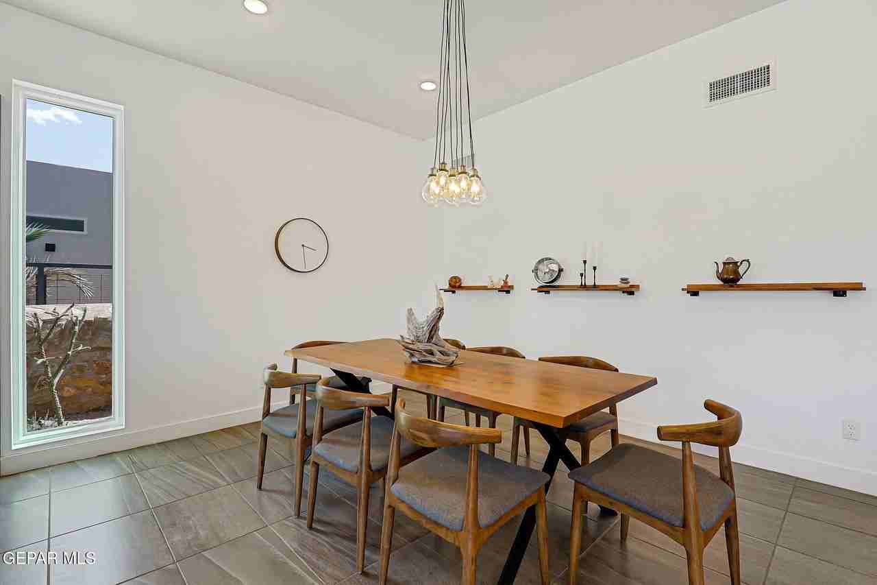 5708 Valley Laurel St - Photo 7 of 44