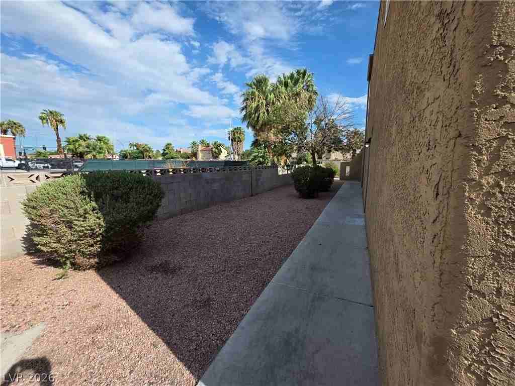 574 Roxella Ln #C - Photo 7 of 50