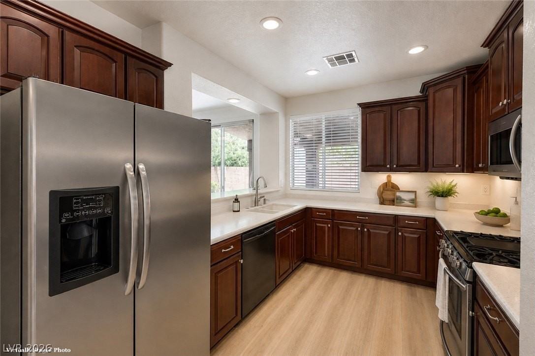 168 Ridge Crossing Ave - Photo 4 of 47