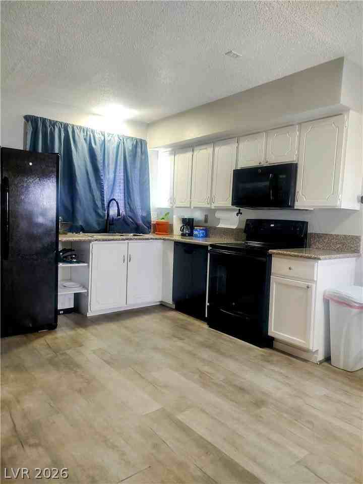 4654 Monterey Cir #4 - Photo 5 of 13