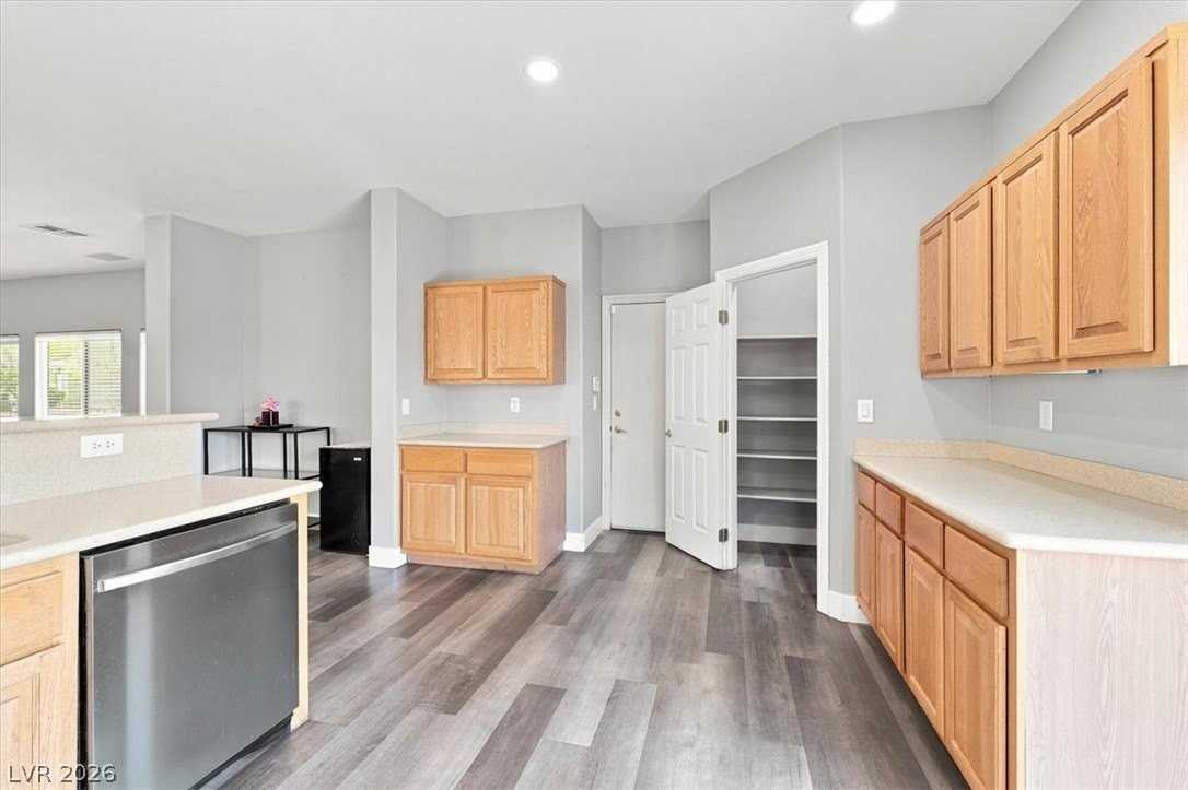 9466 Marshall Creek St - Photo 4 of 24