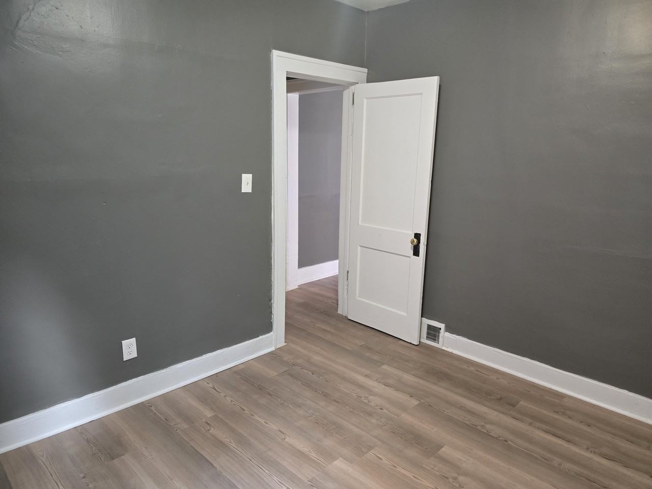 9122 Pinehurst St - Photo 6 of 7