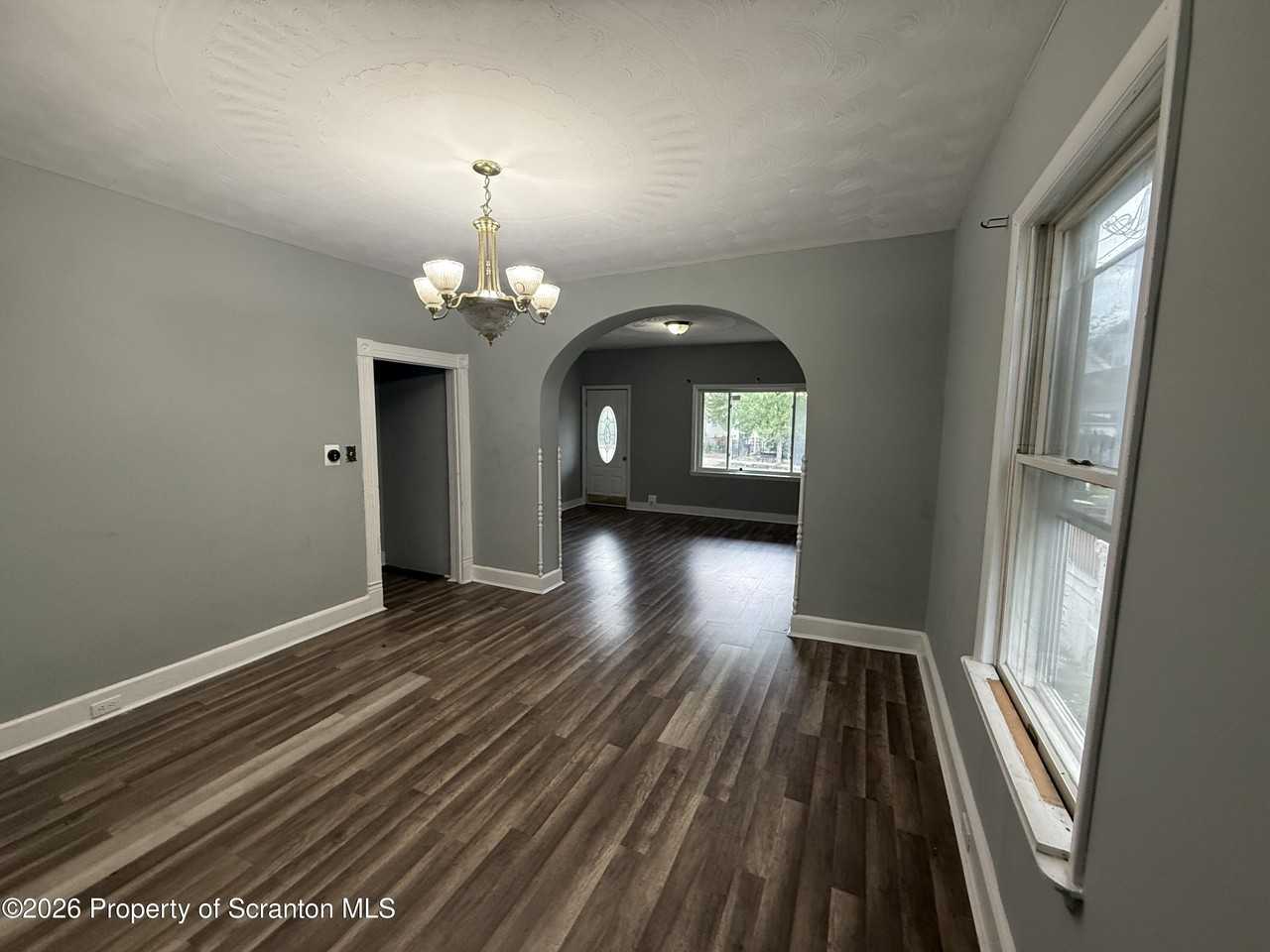 617 Harrison Ave - Photo 4 of 13