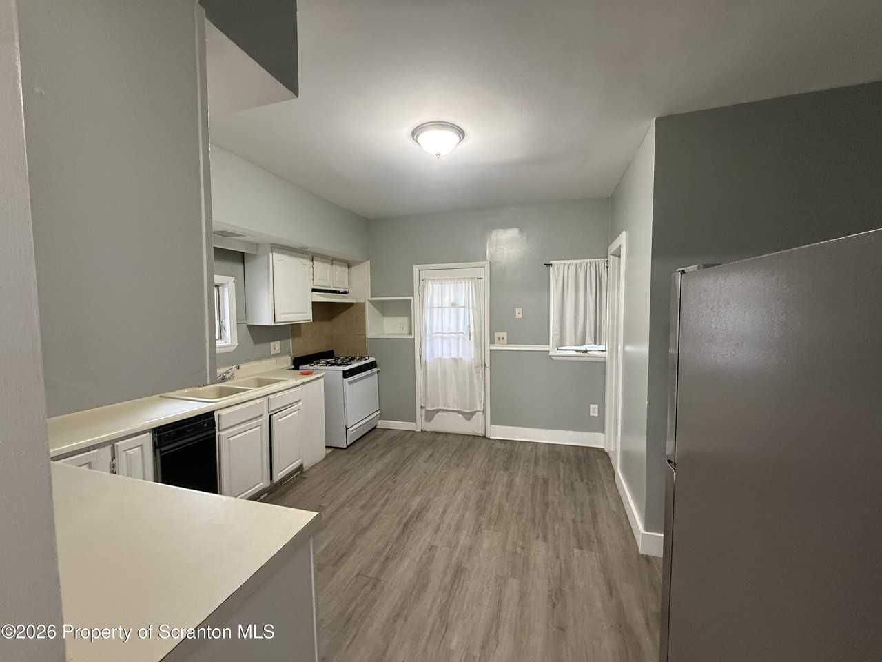 617 Harrison Ave - Photo 6 of 13