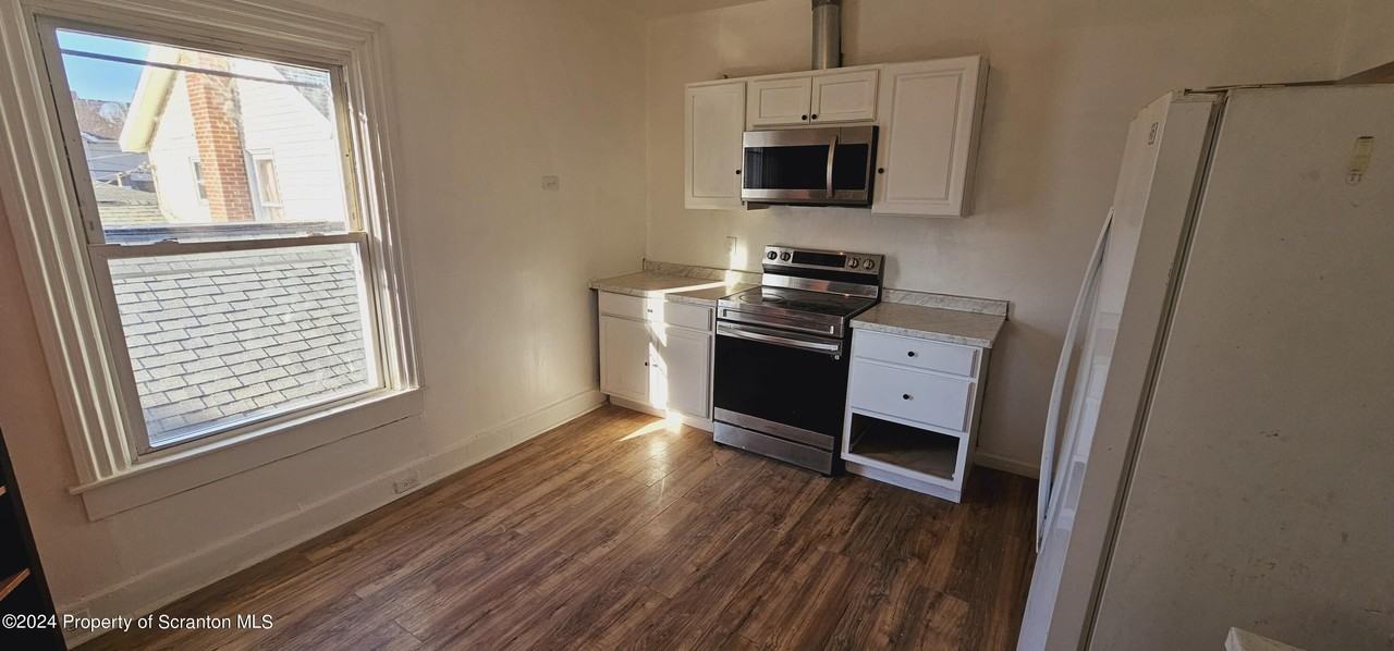 1319 Washburn St #2ndFL - Photo 4 of 9