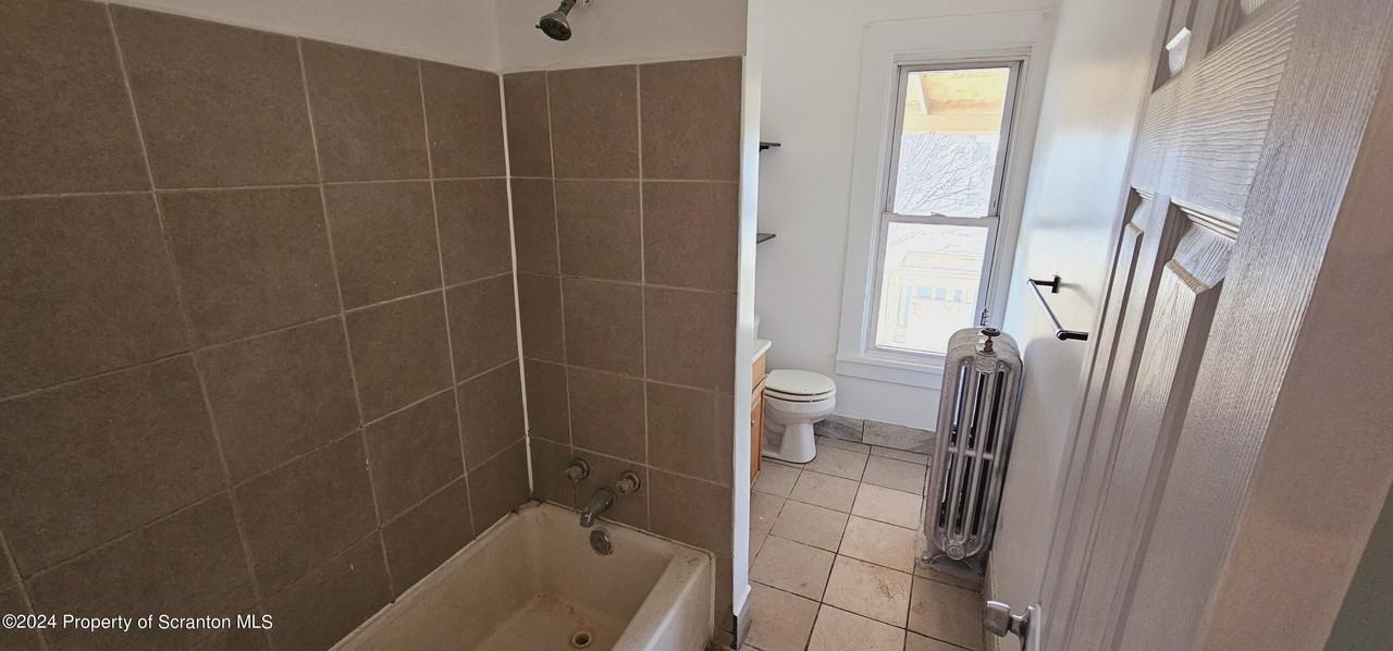 1319 Washburn St #2ndFL - Photo 7 of 9