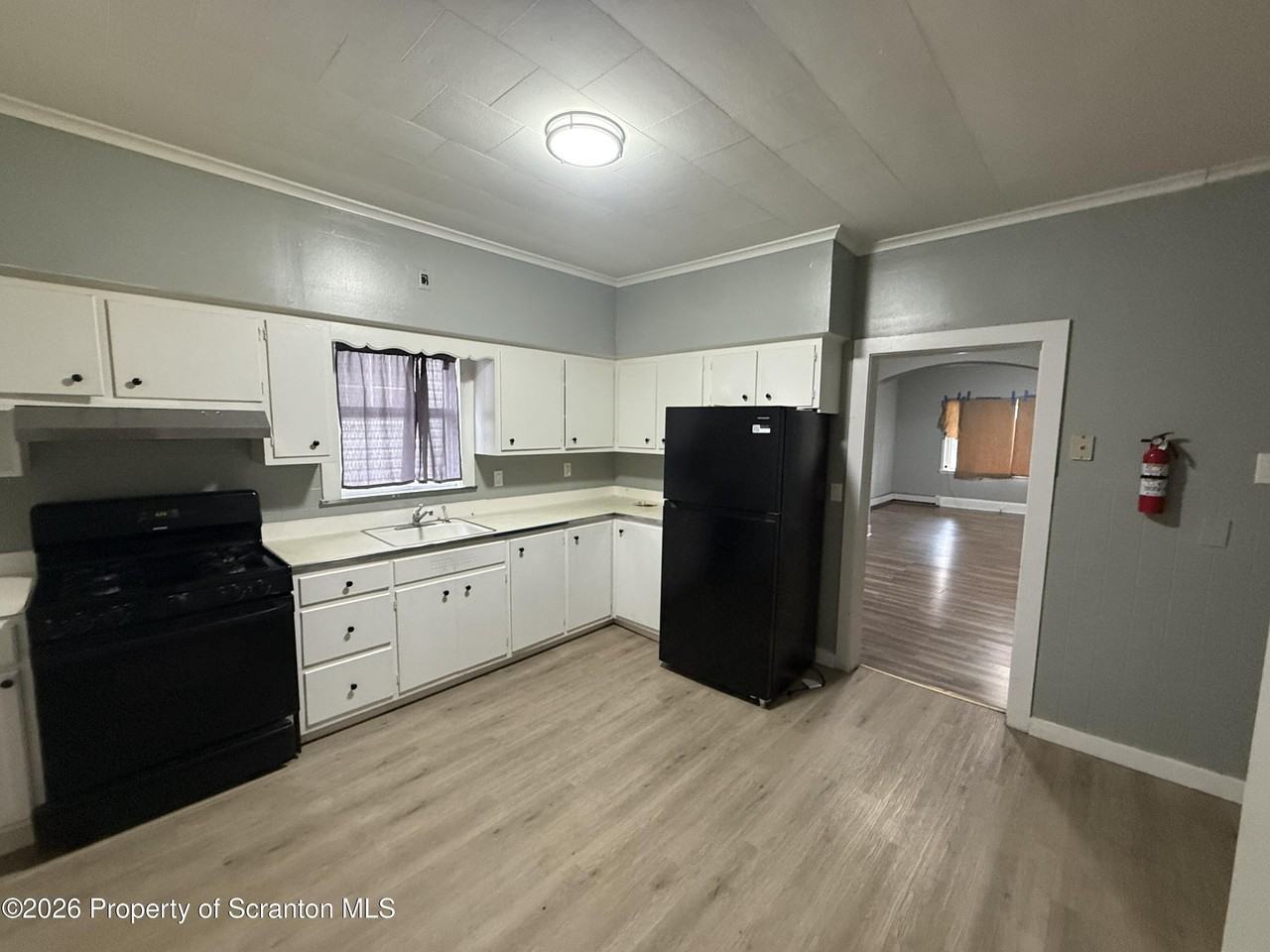 619 Harrison Ave - Photo 4 of 10
