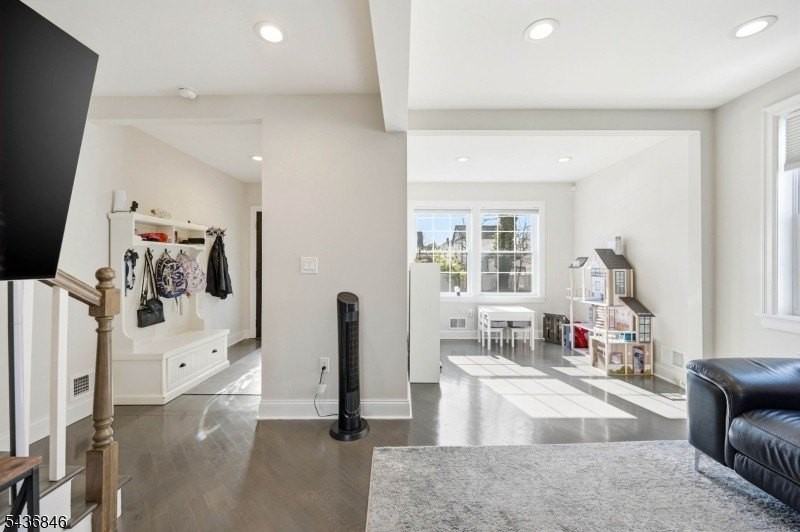 538 W Broad St - Photo 5 of 32