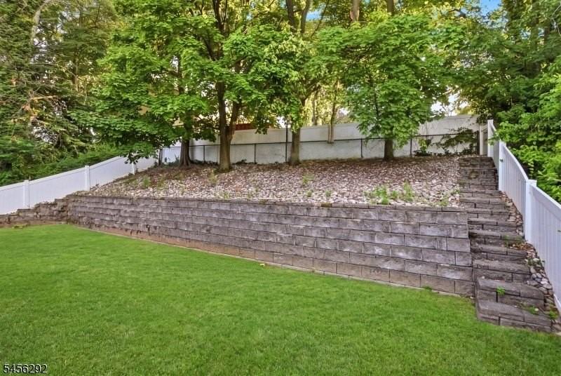 518 Orchard Pl - Photo 3 of 31