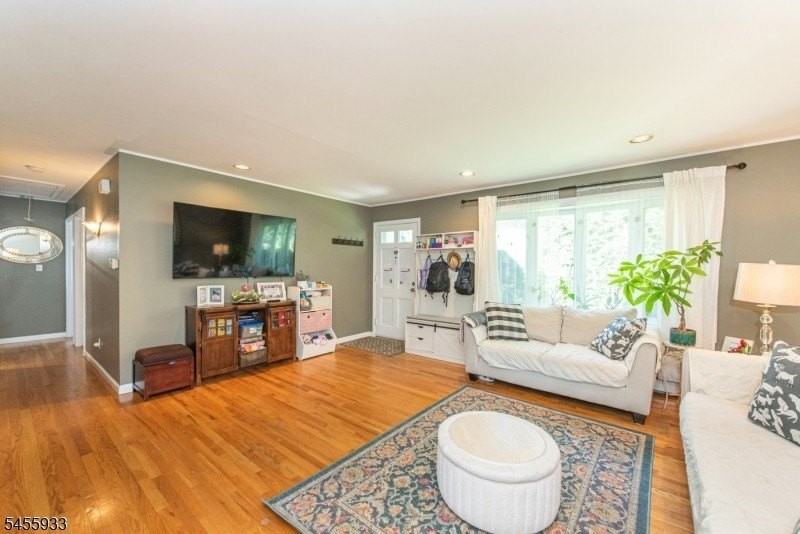 5 Adams Dr - Photo 4 of 22