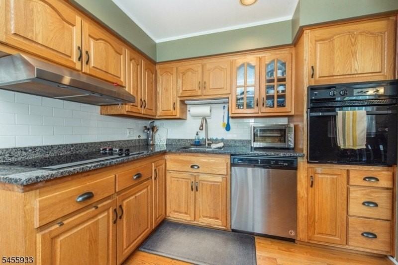5 Adams Dr - Photo 7 of 22