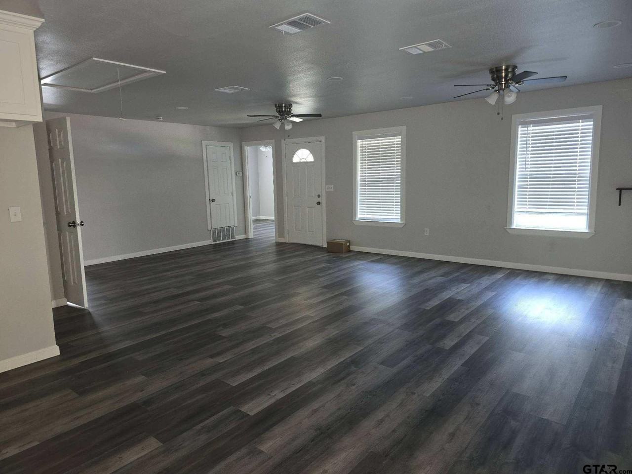 412 Lindsey St - Photo 2 of 10