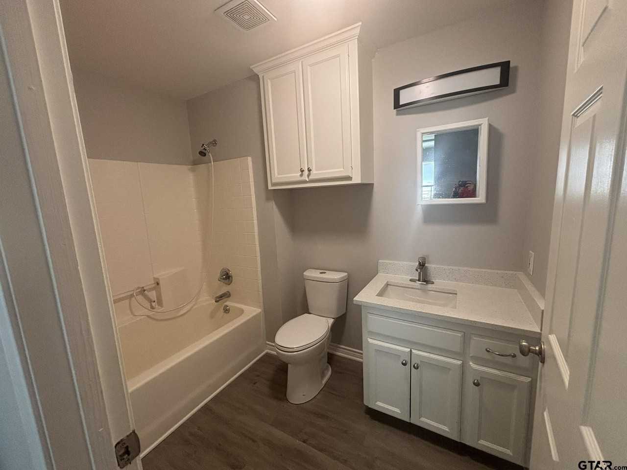 312 E Eddy St - Photo 3 of 11