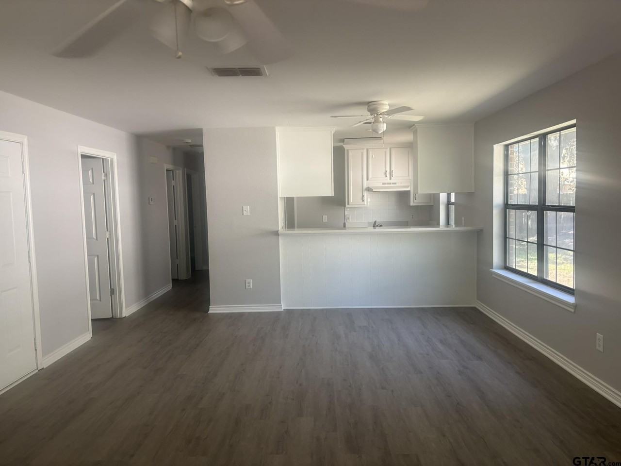 312 E Eddy St - Photo 5 of 11