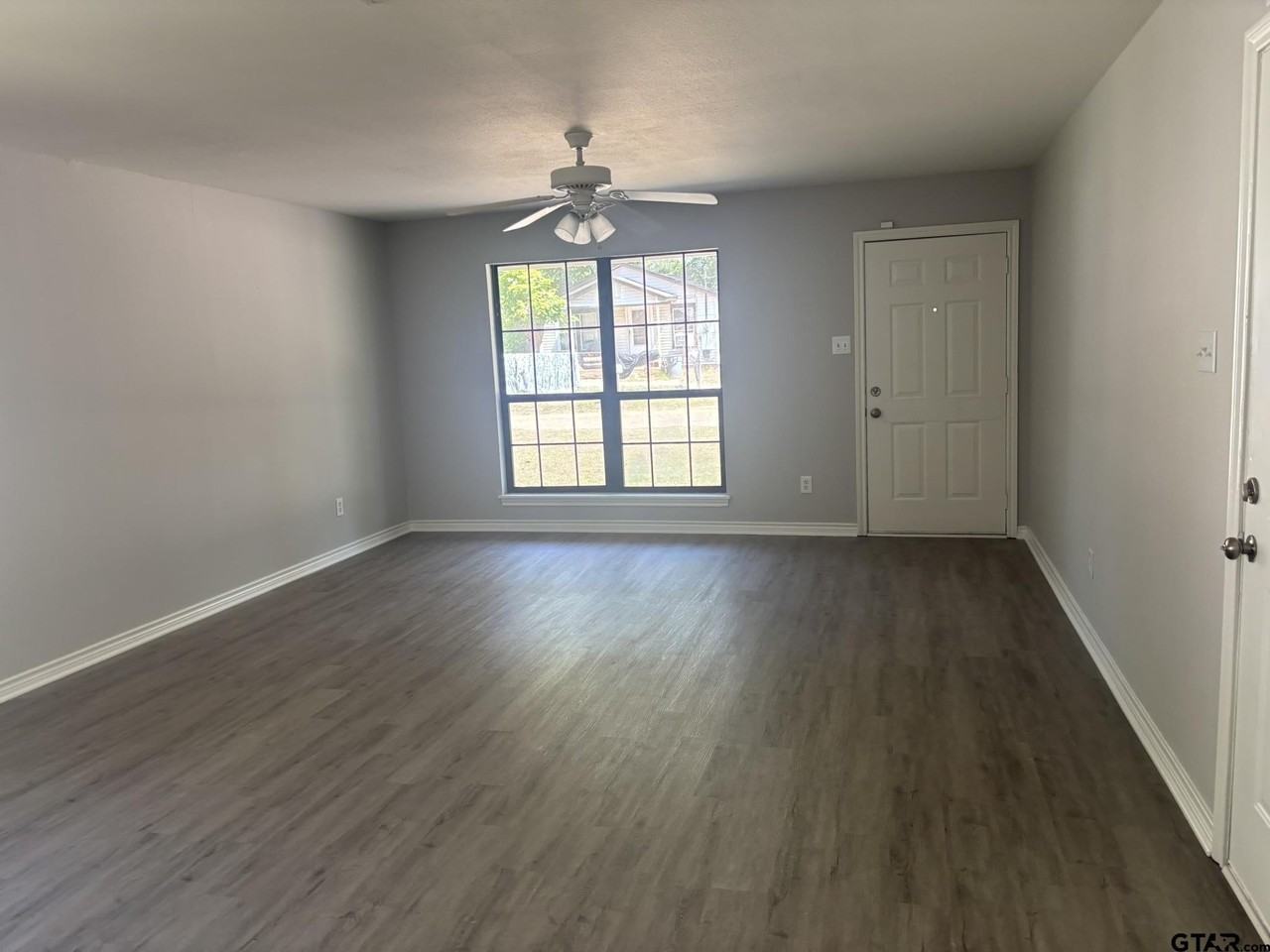 312 E Eddy St - Photo 6 of 11